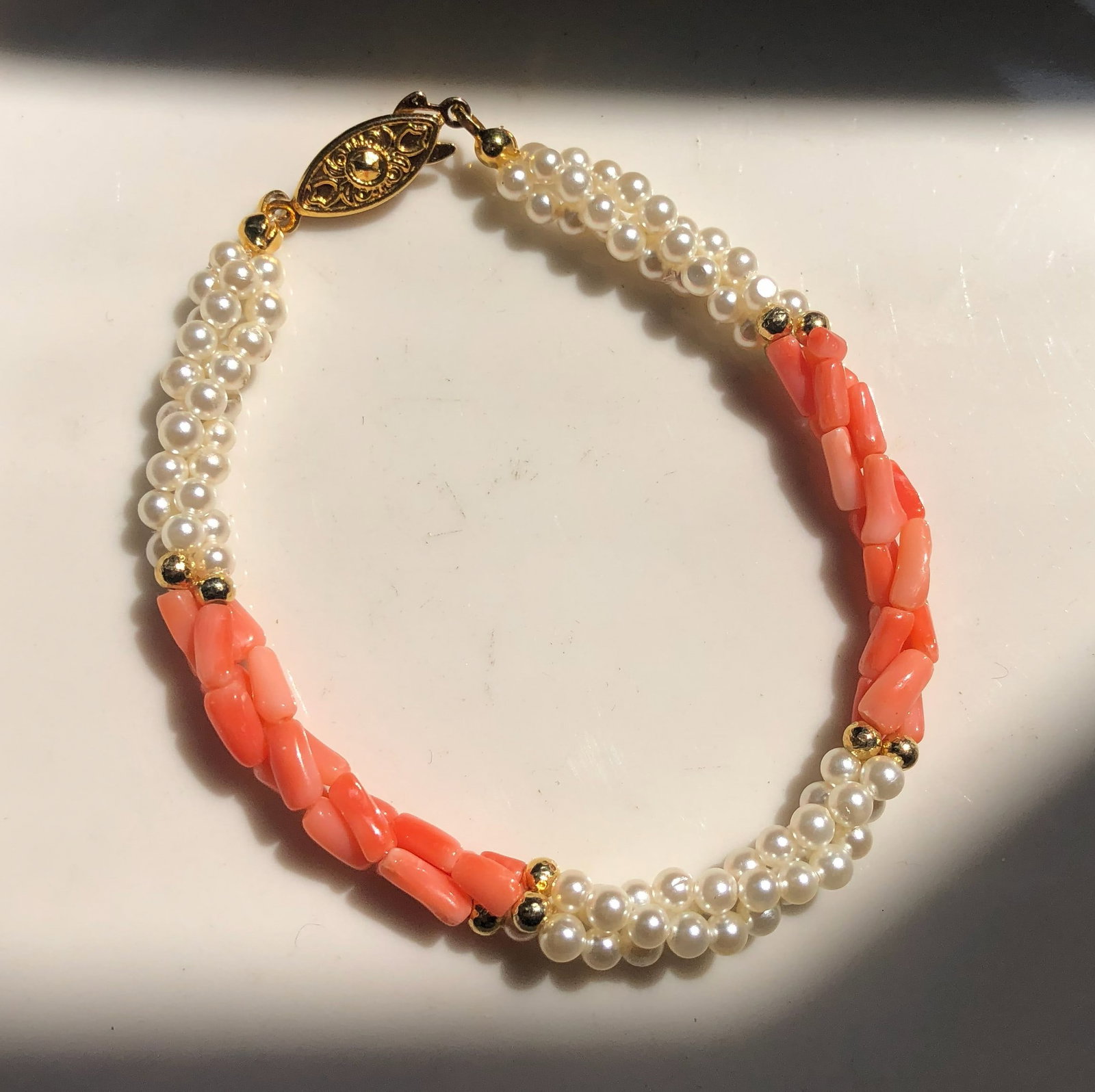 Vintage Coral Bracelet: Vintage Coral Bracelet