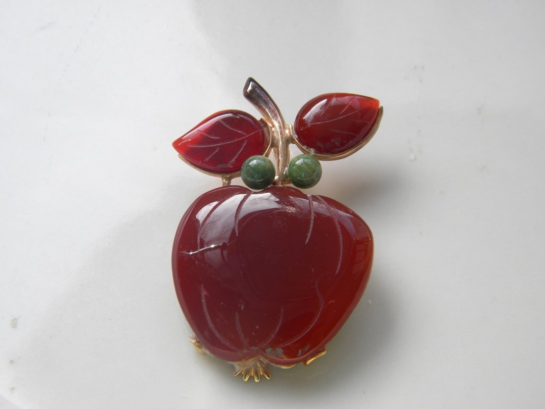 CHINESE CARNELIAN APPLE BROOCH PIN: CHINESE CARNELIAN APPLE BROOCH PIN, SIZE: L: 1-3/4", W: 1". WITH TWO TURQUIOSE BEADS ON IT.