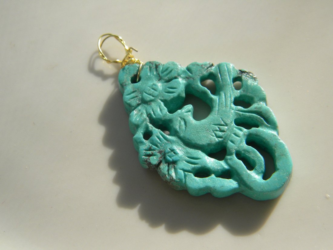ANTIQUE CHINESE CARVED TURQUOISE BIRD PENDANT QING: ANTIQUE CHINESE CARVED TURQUOISE BIRD PENDANT CARNELIAN BEAD QING, It measures: 2" long and 1" wide.