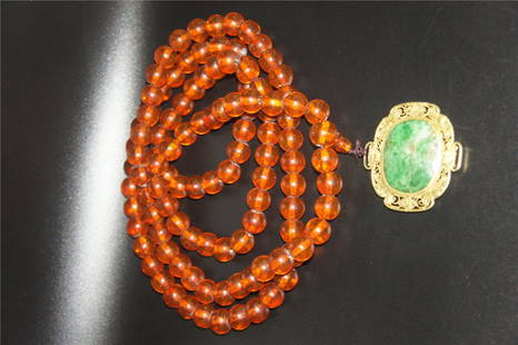 ANTIQUE CHINESE QING DYNASTY GOLD AMBER COURT JADEITE: ANTIQUE CHINESE QING DYNASTY GOLD AMBER COURT NECKLACE WITH JADEITE BEAD, 108 AMBER BEADS, SIZE: DIA:1.3cm, 108 BEADS