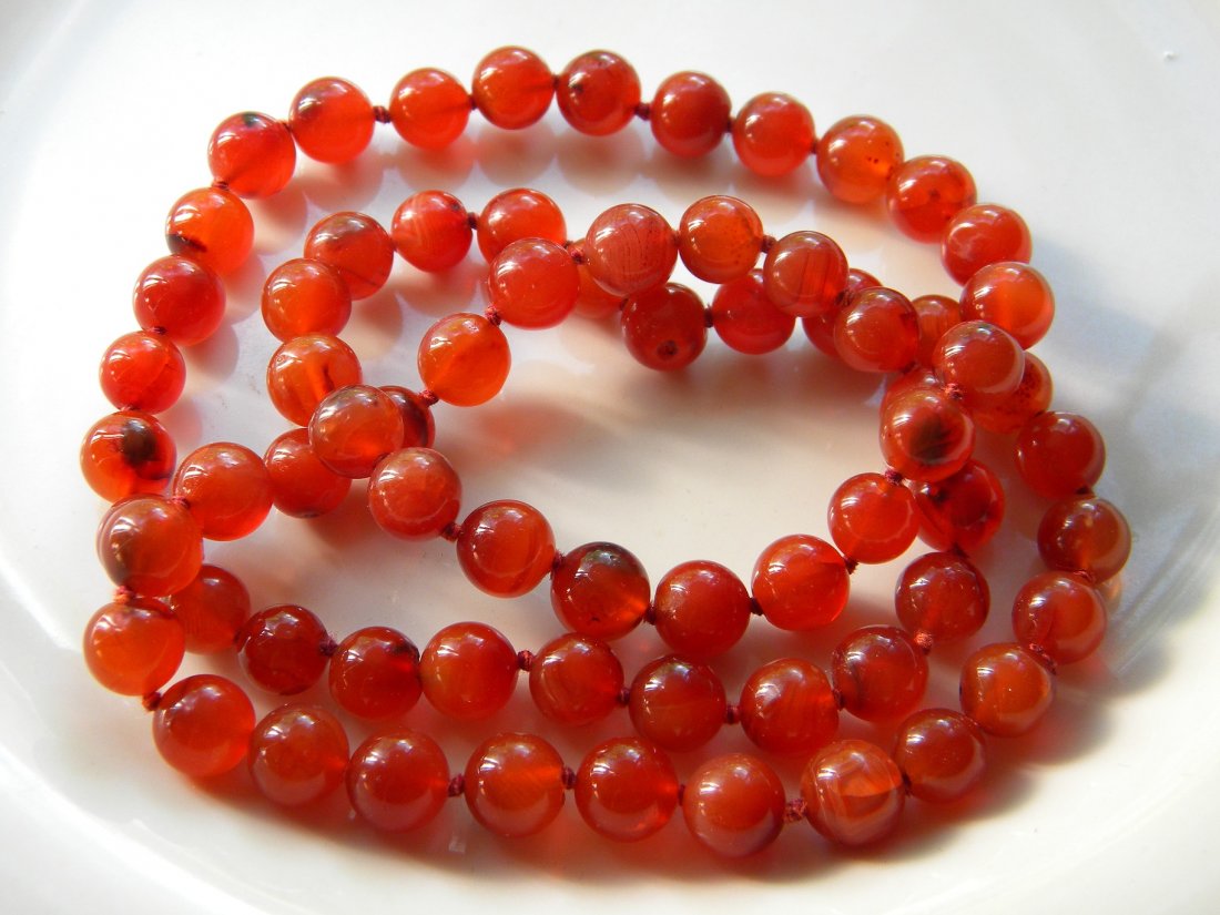 ANTIQUE CHINESE CARNELIAN BEAD NECKLACE: ANTIQUE CHINESE CARNELIAN BEAD NECKLACE, BEAD SIZE 1cm, TOTAL LENGTH 27"