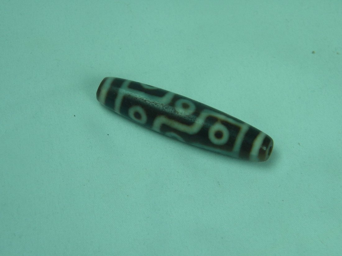 ANTIQUE CHINESE CARNELIAN BEADS WITH PATTERN: ANTIQUE CHINESE CARNELIAN BEADS WITH PATTERN, LENGTH 2.25"