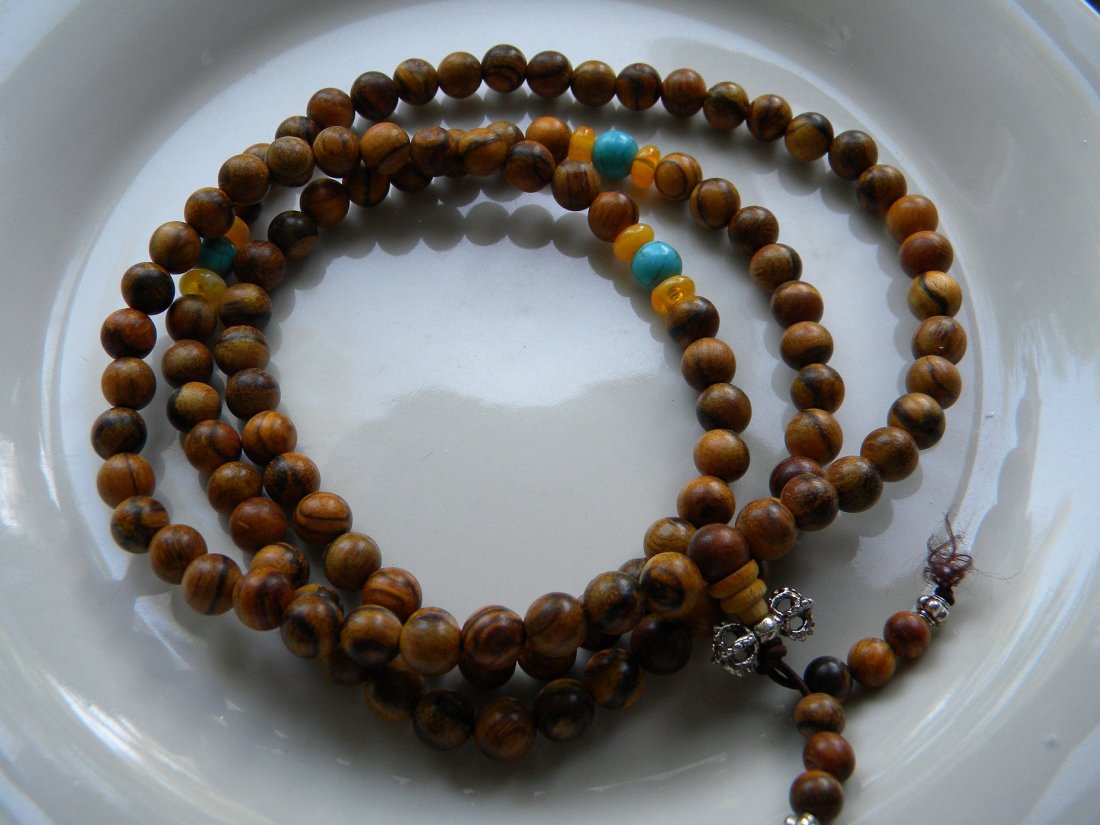 CHINESE 108 BUDDHIST PRAYER BEADS HUANHUALI: CHINESE 108 BUDDHIST PRAYER BEADS HUANHUALI, LENGTH 34"