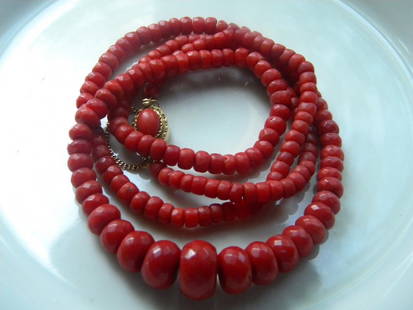 ANTIQUE OX BLOOD DEEP RED NATURAL CORAL NECKLACE 14K: ANTIQUE OX BLOOD DEEP RED NATURAL CORAL NECKLACE, 14K GOLD CLASP, WEIGHT 69g, BIGGEST BEAD 15mm.