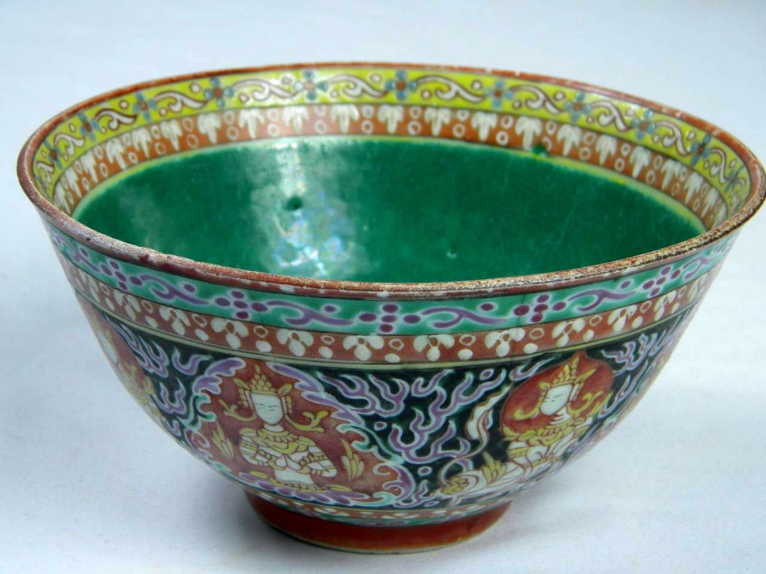Antique Qianlong PERIOD FAMILLE ROSE Bowl: Antique Qianlong PERIOD FAMILLE ROSE Bowl, for Thailand Market, size: W: 7", H: 3"
