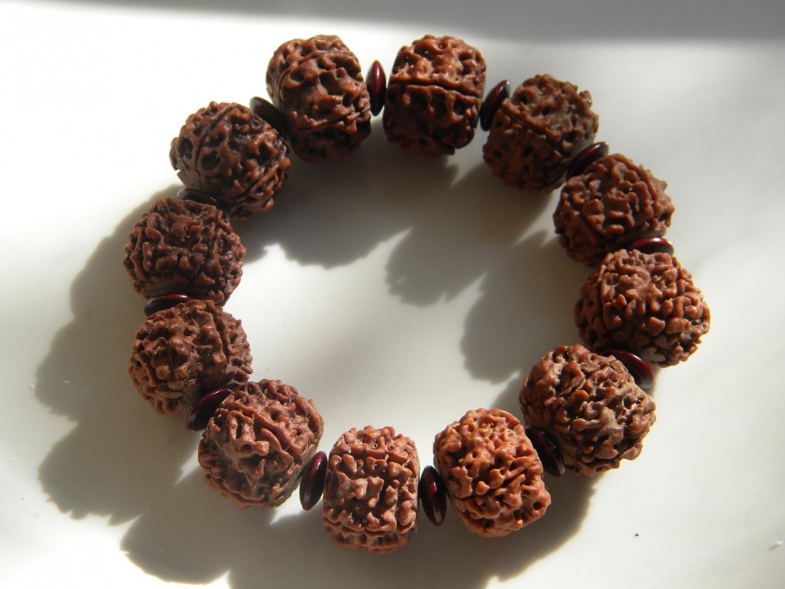 CHINESE BUDDHIST PRAYER MALA RUDRAKSH WITH RED BEADS: CHINESE BUDDHIST PRAYER MALA RUDRAKSH WITH RED BEADS BRACELET, DIA BEAD 15mm
