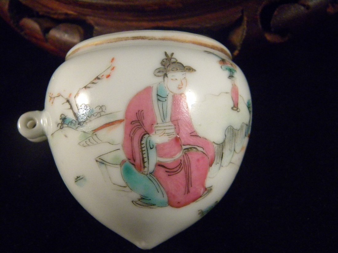 ANTIQUE CHINESE FAMILLE ROSE BIRD FEEDING BOTTLE (1 of 3)
