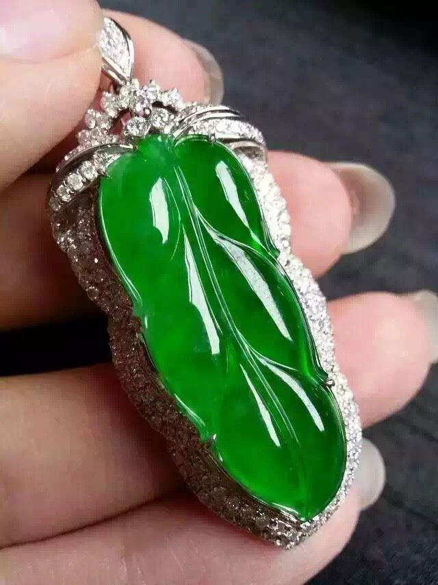 18K Gold Diamond Green Jadeite Leave Pendant (1 of 3)