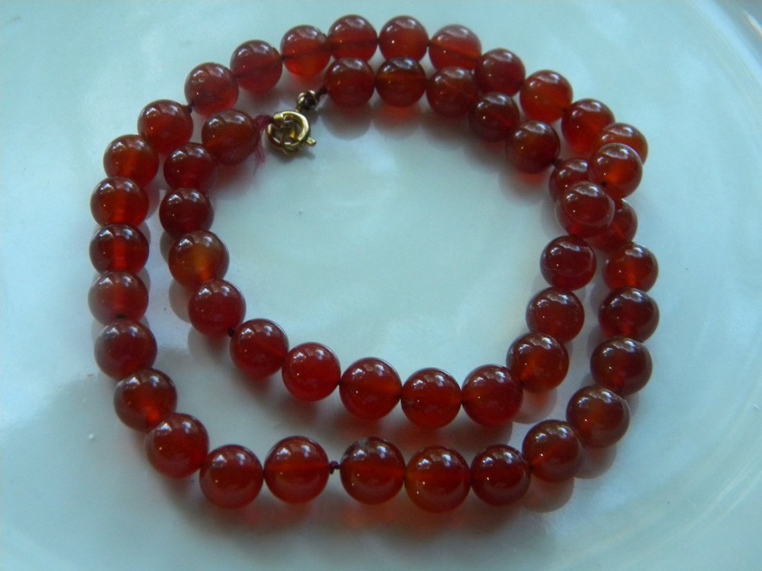 ANTIQUE CHINESE CARNELIAN BEAD NECKLACE: ANTIQUE CHINESE CARNELIAN BEAD NECKLACE, LENGTH 16", SIZE OF EACH BEAD 7mm