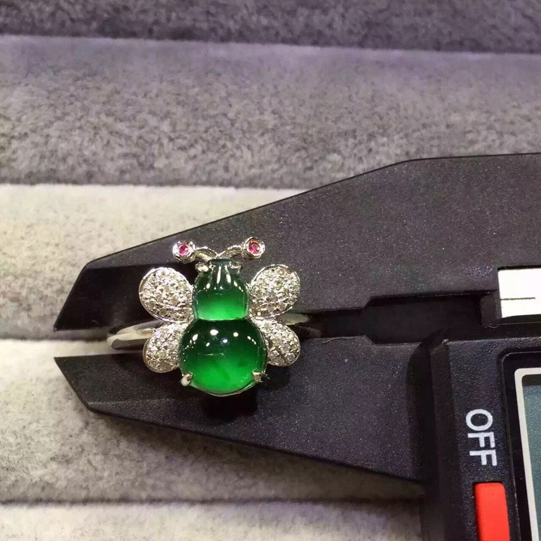 18K White Gold Green Jadeite Bee Ring (1 of 6)