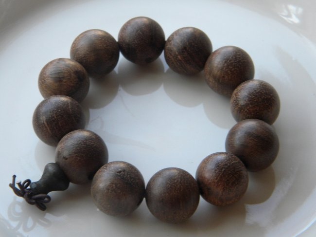 CHINESE BUDDAH Chenxiang PRAYER BEADS BRACELET (1 of 3)