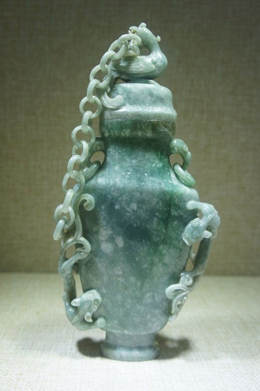 Qing Dynasty Jadeite Chain Vase (1 of 6)