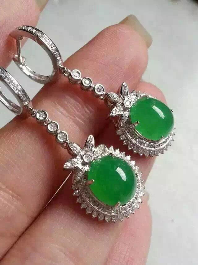 Pair of 18K Jadeite Earrings (1 of 7)