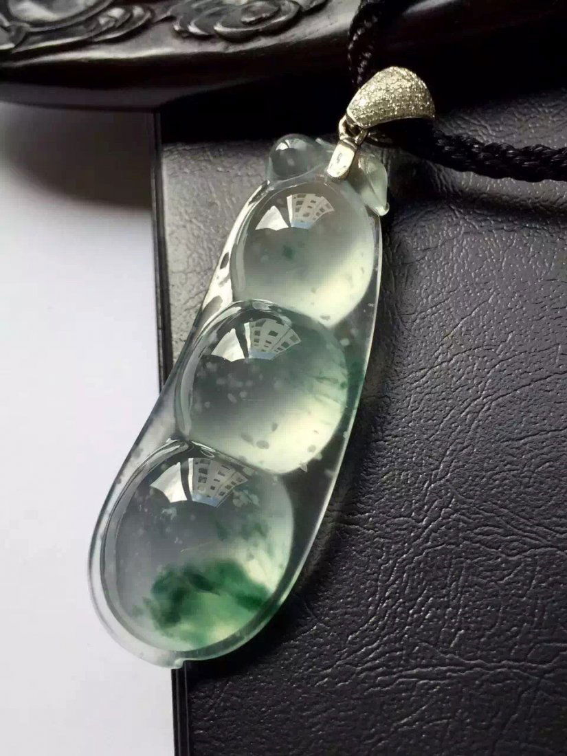 Glassy  Jadeite Pea (1 of 6)