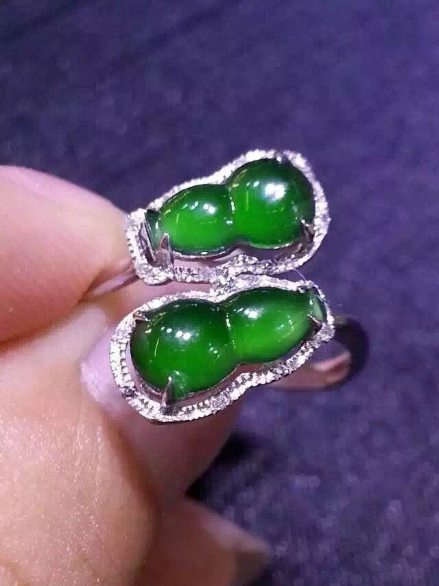 18K Gold Diamond Imperial Green Gourd Jadeite Ring (1 of 4)