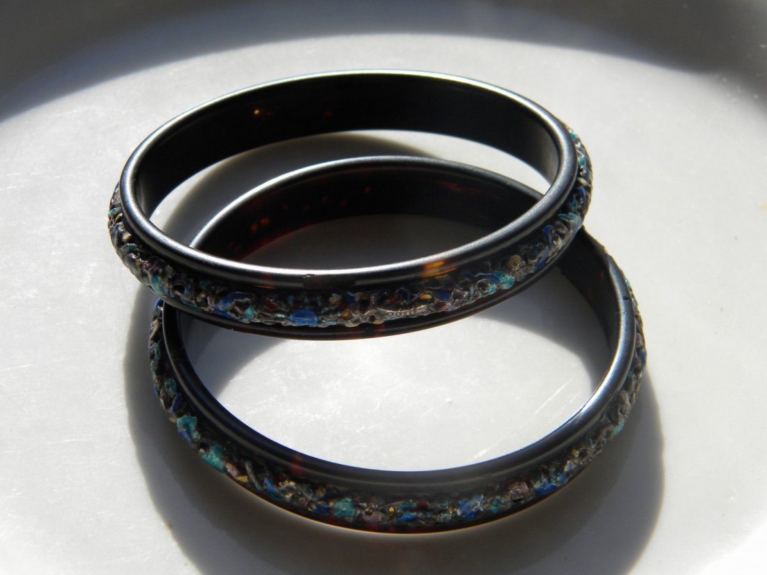 Pair of Qing Dynasty Turtle Shell Enamel Bracelets (1 of 10)