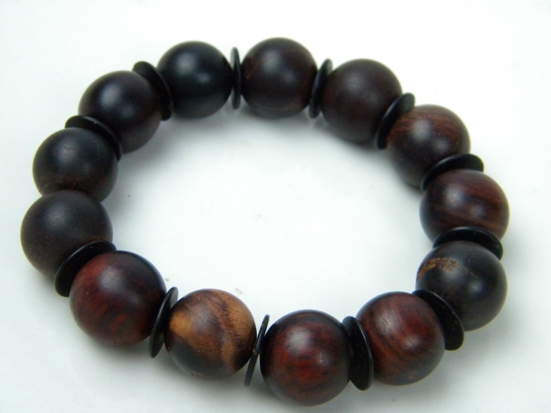 ANTIQUE CHINESE ZITAN BEAD BRACELET (1 of 3)