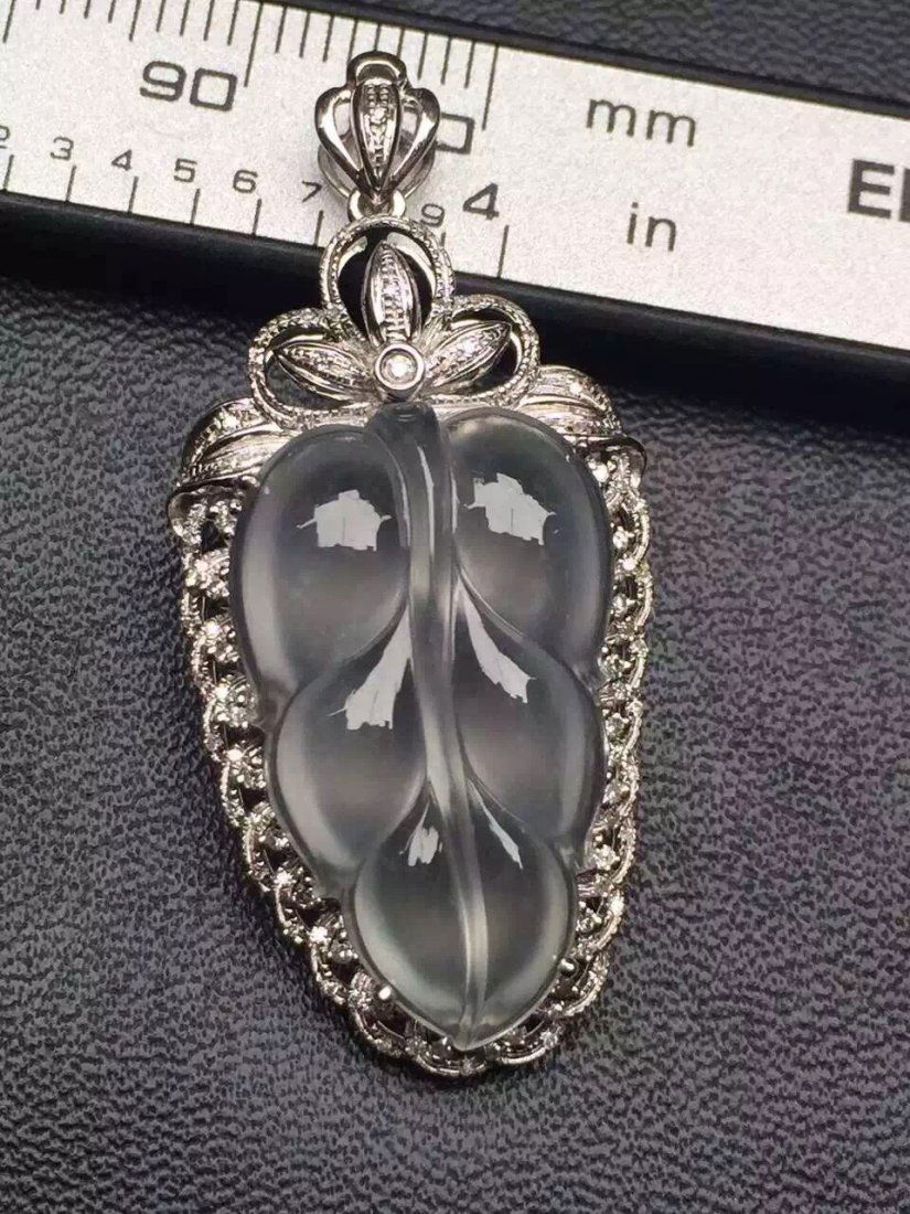 Nautral Grade A White Jadeite Leaf Pendant 18K Gold (1 of 8)