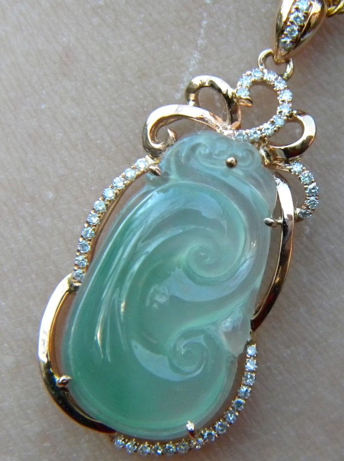 Natural 18K Gold Diamond Green Jadeite Ruyi Pendant (1 of 2)