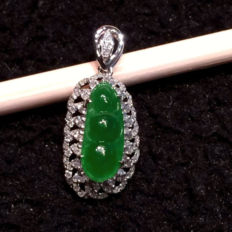 18K gold diamond natural green jadeite Pea Pendant (1 of 1)