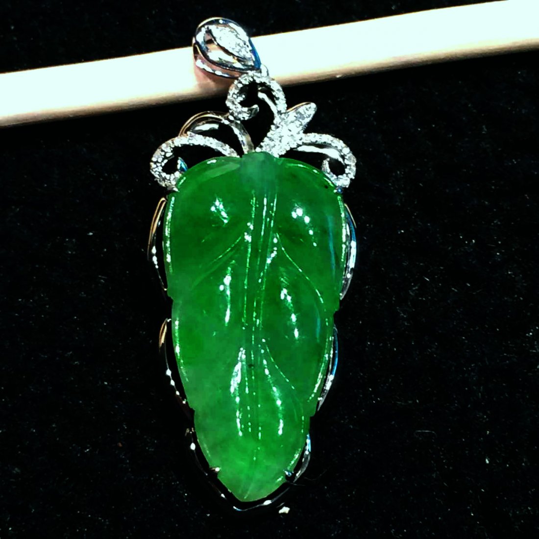 18K gold diamond natural green jadeite Leaf Pendant (1 of 1)