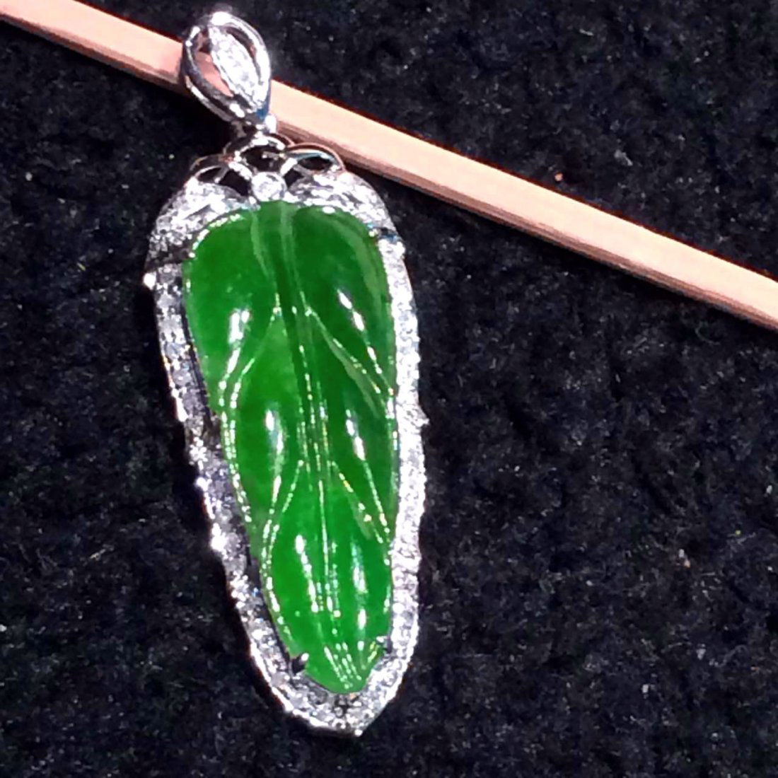 18K gold diamond natural green jadeite Leaf Pendant (1 of 1)