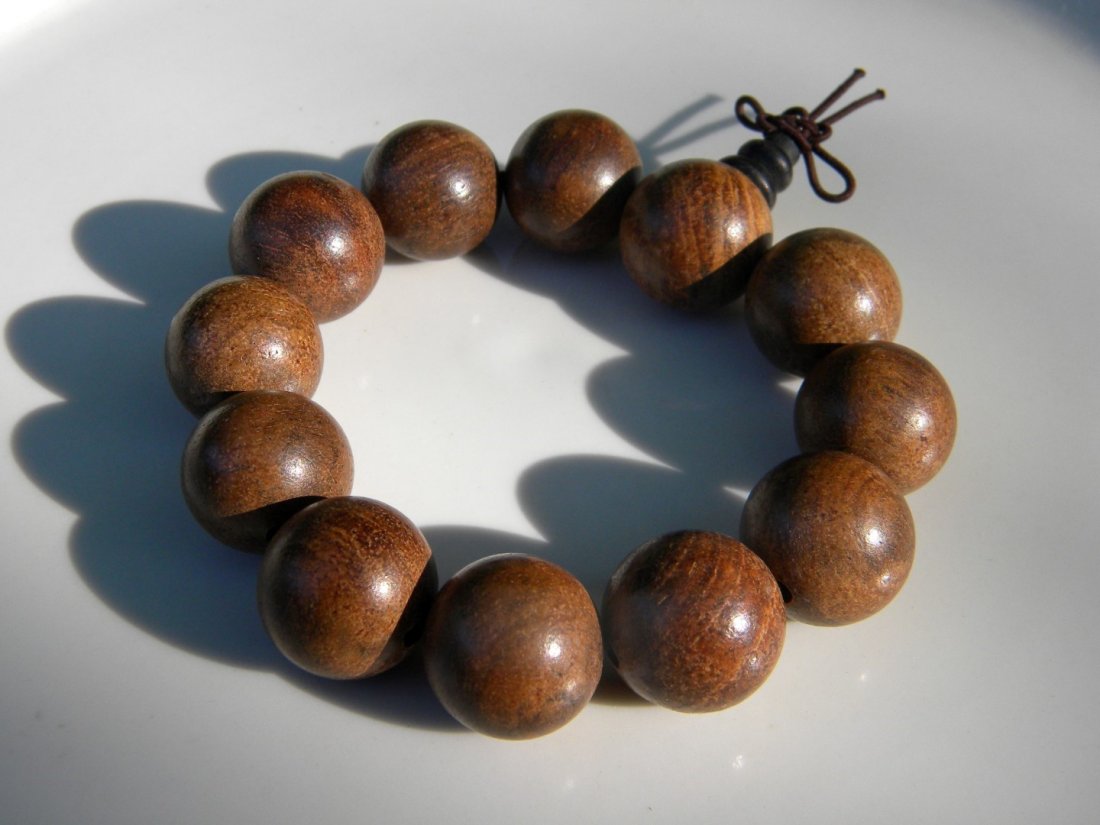 CHINESE BUDDAH Chenxiang PRAYER BEADS BRACELET (1 of 3)