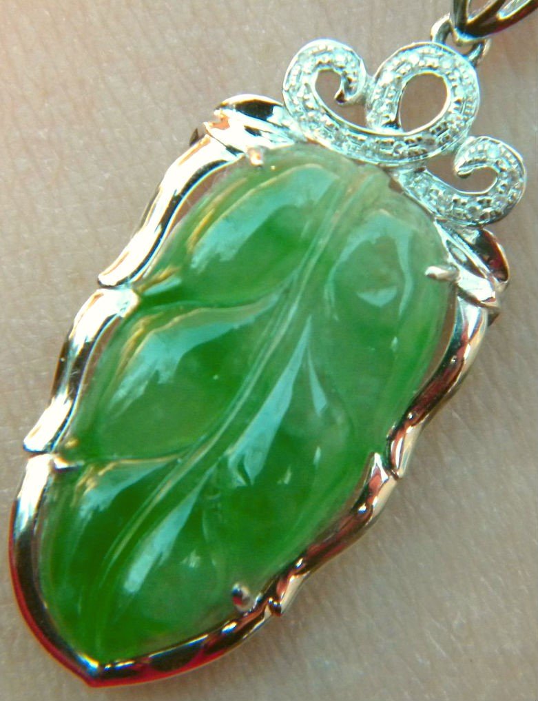 18K White Gold Diamond Green Jadeite Leaf Pendant, tot (1 of 4)