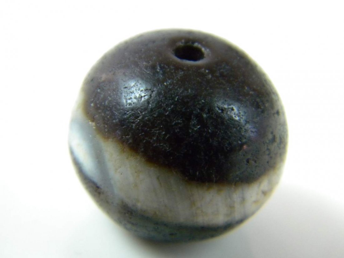 Antique Tibet Carnelian Bead: Antique Tibet Carnelian Bead, size: 0.75" x 0.7"