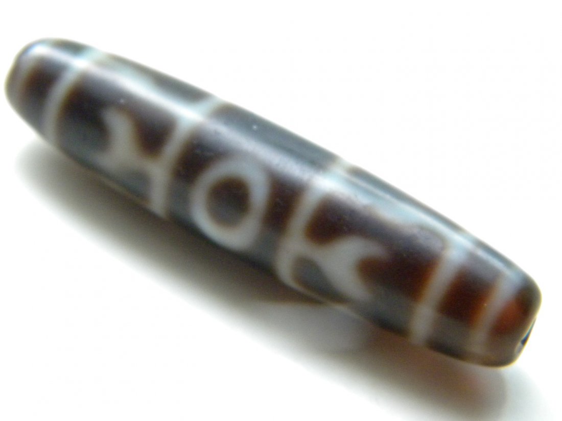 Antique Tibet Dzi Bead Goat Eye with 14K Gold: Antique Tibet Dzi Bead Goat Eye with 14K Gold frame, size: 1.4" x 1.2"