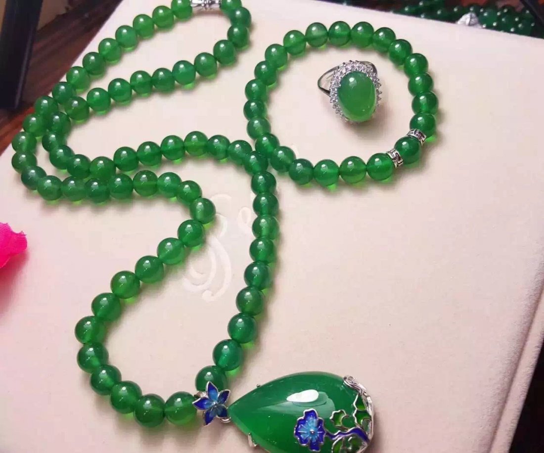 Set of Green Quartz Necklace, bracelet and Ring (1 of 1)