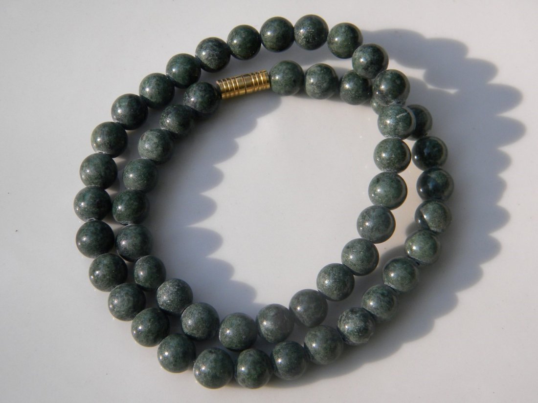 Vintage Chinese Green Nephrite Jade Necklace (1 of 2)