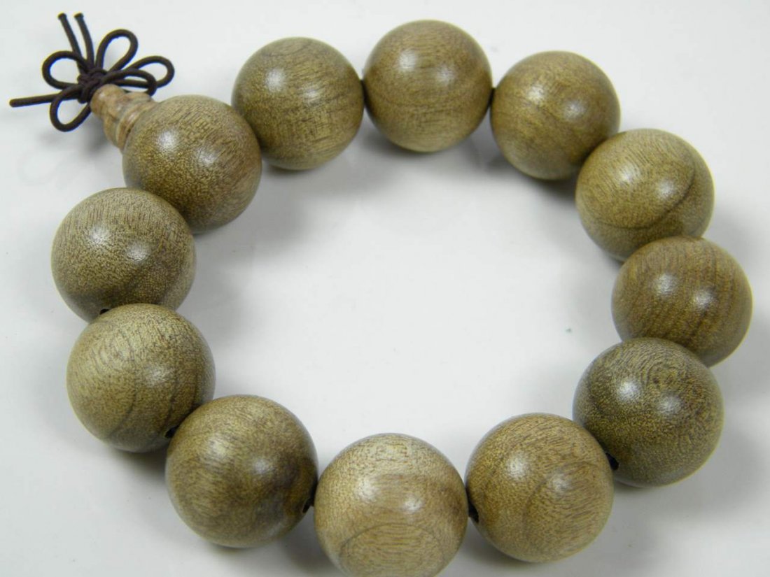 CHINESE BUDDHIST PRAYER ROSEWOOD GREEN COLOR BEADS: CHINESE BUDDHIST PRAYER ROSEWOOD GREEN COLOR BEADS, SIZE 20mm.