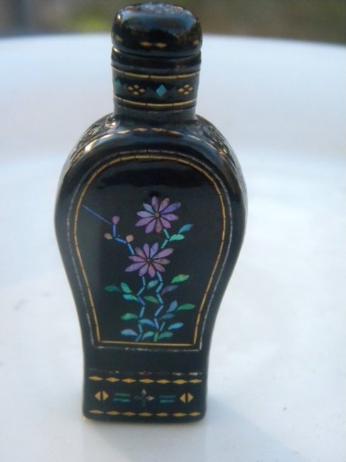 Antique Chinese Lacquer Snuff Bottle (1 of 7)