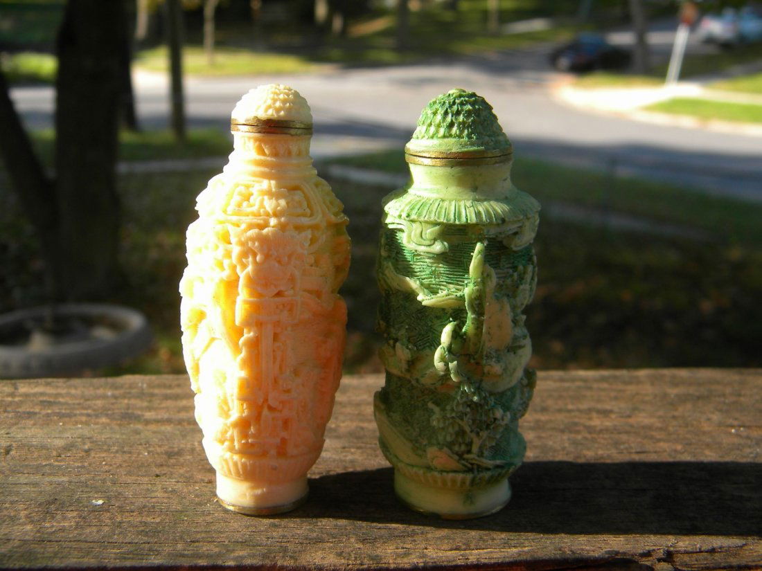 Two Chinese Antique Carved Snuff Bottle Marked Qianlong (1 of 5)