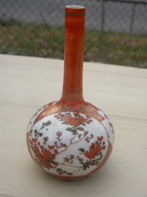 Antique Kutani Red Vase: Antique Kutani Red Vase, H: 5"