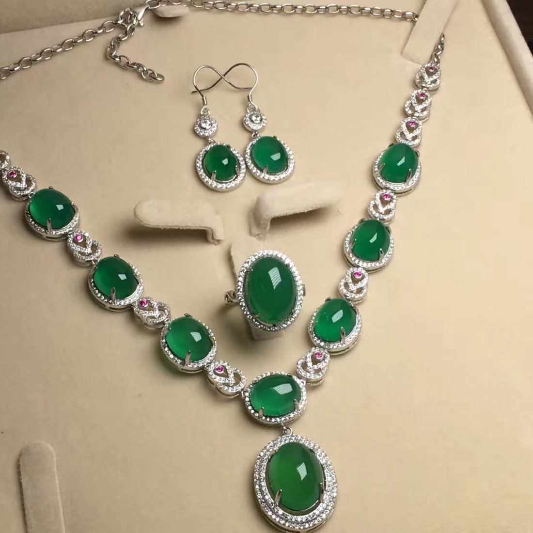Set of Natural Green Stone Necklace, Ring and Earrings (1 of 3)