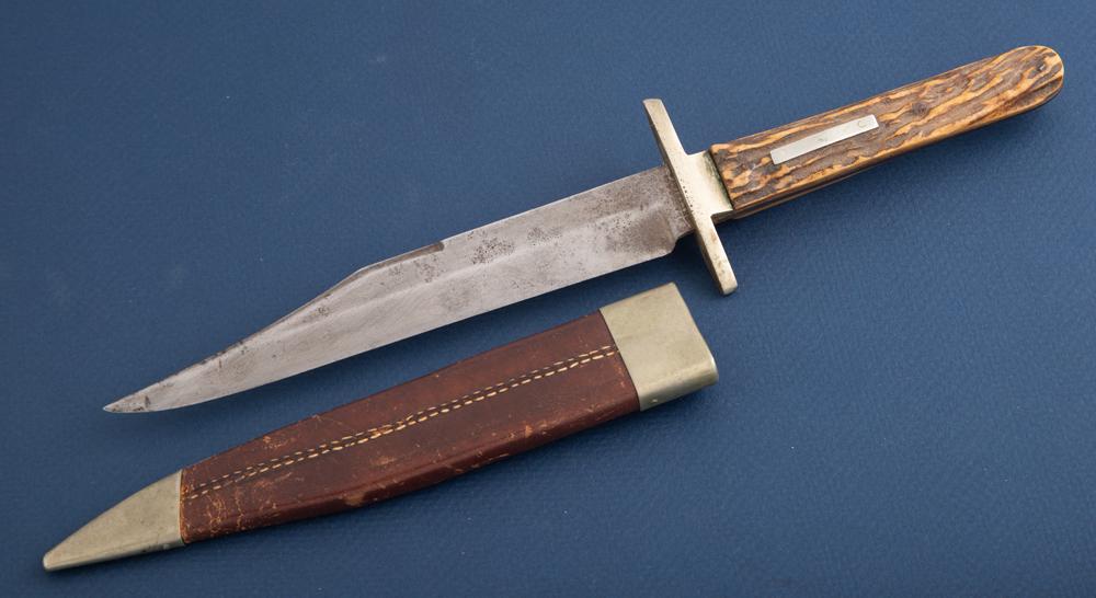 Vintage Clip Point Side Knife, ricasso is marked "W & W Slater & Co., Sheffield", heavy cross guard,: Vintage Clip Point Side Knife, ricasso is marked "W & W Slater & Co., Sheffield", heavy cross guard, buck horn handle, blade measures 6 1/2" with overall length 10 3/4". Complete with leather sheath w