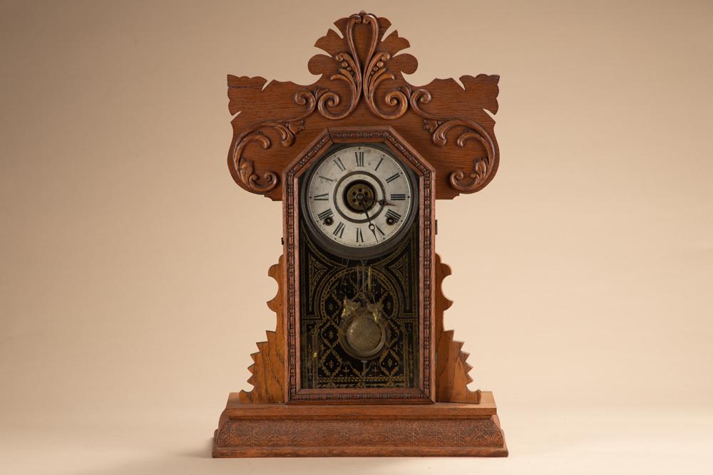 Antique oak case Kitchen Clock, manufactured by E. Ingraham Co., Bristol, Conn. in original finish,: Antique oak case Kitchen Clock, manufactured by E. Ingraham Co., Bristol, Conn. in original finish, circa 1900. This model has a very unique alarm that runs on a separate spring. Clock will run, sold