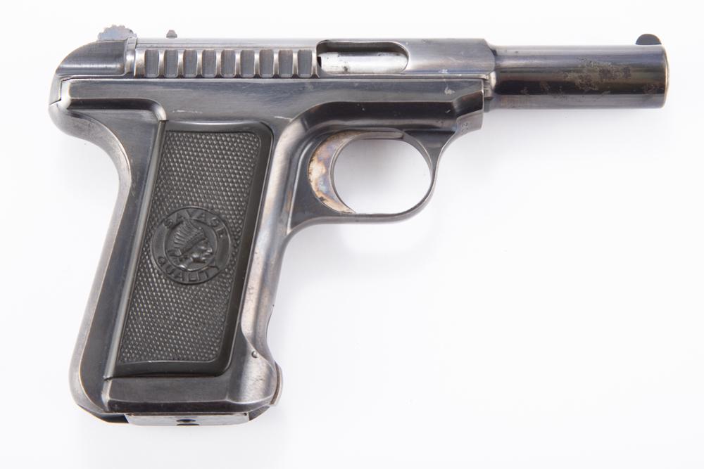 Savage Model 1907 Semi-Automatic Pistol, .32 ACP caliber, SN 20621, 3 1/2" barrel, high polished: Savage Model 1907 Semi-Automatic Pistol, .32 ACP caliber, SN 20621, 3 1/2" barrel, high polished blue finish with some edgewear and handling marks mainly at right side of barrel. Case color on trigger
