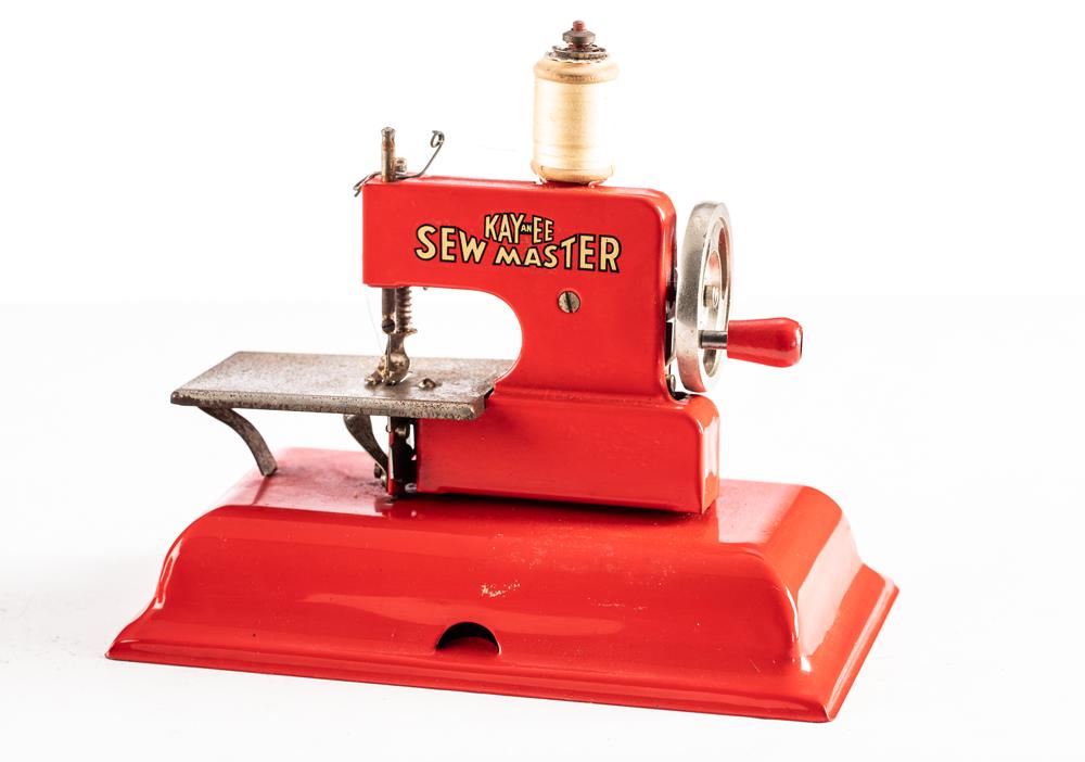 Vintage Kay-ee Sew Master Salesmans Sample or Miniature Sewing Machine, very good condition, red in: Vintage Kay-ee Sew Master Salesmans Sample or Miniature Sewing Machine, very good condition, red in color, machine measures 7 1/2" L x 6 1/2" T x 4 1/4" W. BUDDY KING COLLECTION