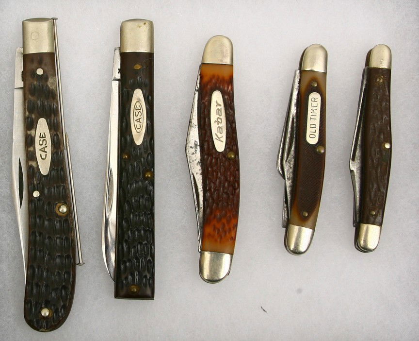 Collection of 5 folding knives which include 2 Cas: Collection of 5 folding knives which include 2 Case, 1 Old Timer, 1 Kabar and 1 small knife, all good to very good condition. Sold as one lot.