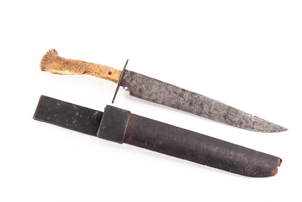 Long horn handle Side Knife with Spanish notch below cross guard, 11" blade, 16 1/4" overall length: Long horn handle Side Knife with Spanish notch below cross guard, 11" blade, 16 1/4" overall length with unique iron cross guard. Sold with leather sheath. THE LATE DR. ED KOLLAR ESTATE