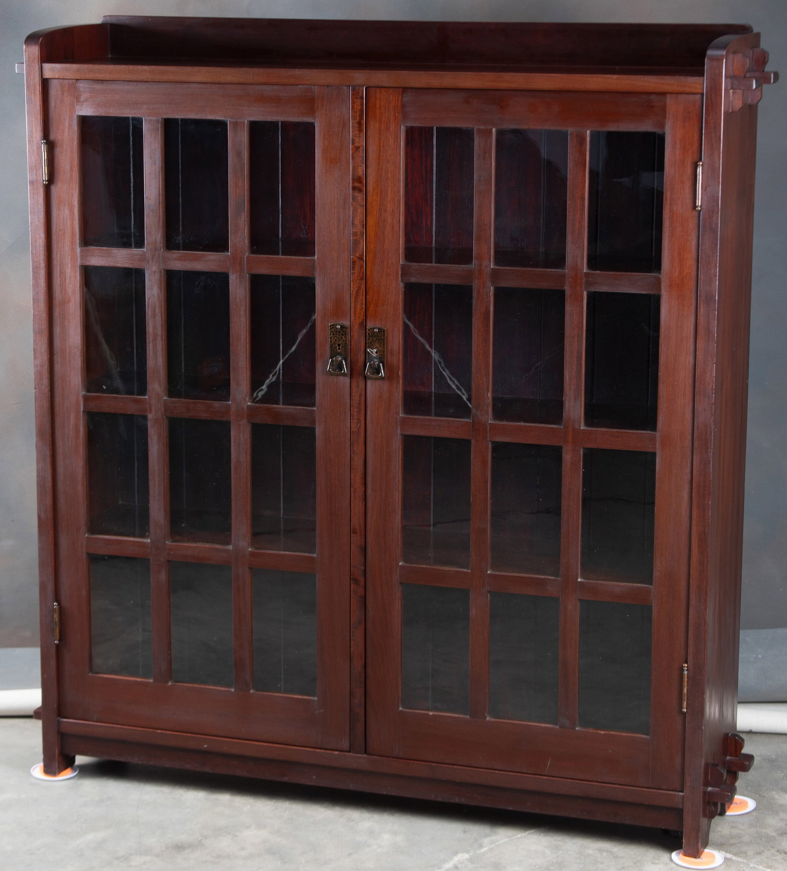 ATTENTION COLLECTORS OF STICKLEY FURNITURE:: ATTENTION COLLECTORS OF STICKLEY FURNITURE: "L & J.G. Stickley /Handcraft" signed Bookcase, circa 1906-1917, origin