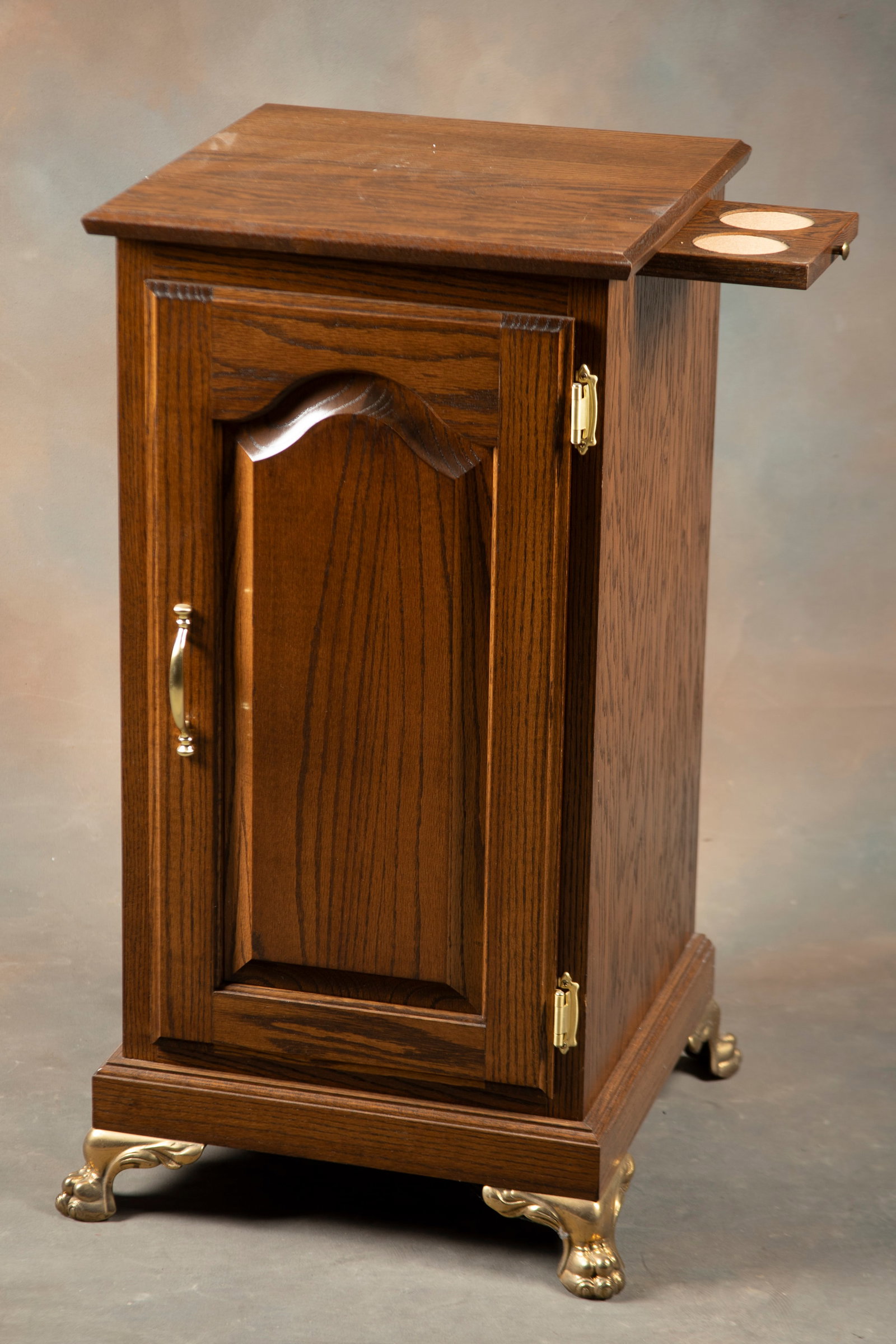 Custom oak Slot Machine Stand with blind door front, brass hardware with four ornate brass claw: Custom oak Slot Machine Stand with blind door front, brass hardware with four ornate brass claw feet. Unique pull out drink holder on right side. Stand measures 34" T x17 1/4" sq. in excellent finish 
