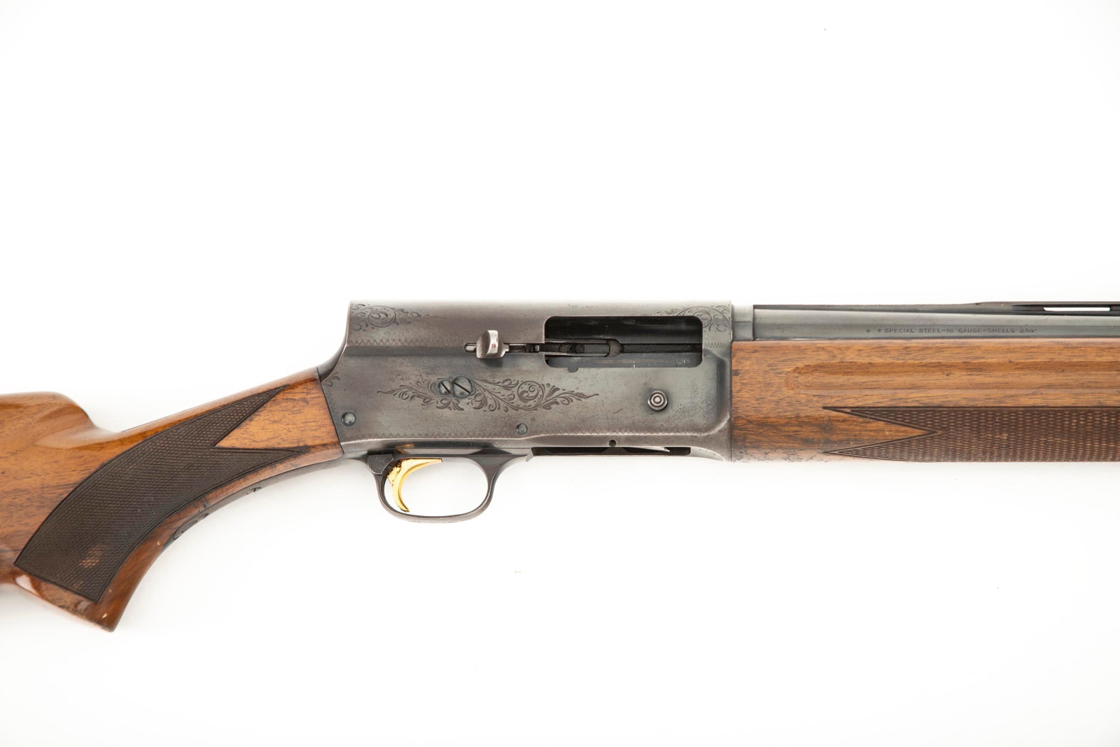 Belgium Browning, "Sweet 16" Semi-Auto Shotgun, 16 ga. SN 71S492, blue finish, 26" vented barrel: Belgium Browning, "Sweet 16" Semi-Auto Shotgun, 16 ga. SN 71S492, blue finish, 26" vented barrel with Cutts choke by Lyman. Shows some light thinning and gold trigger. Nice wood, nice finish. Nice woo