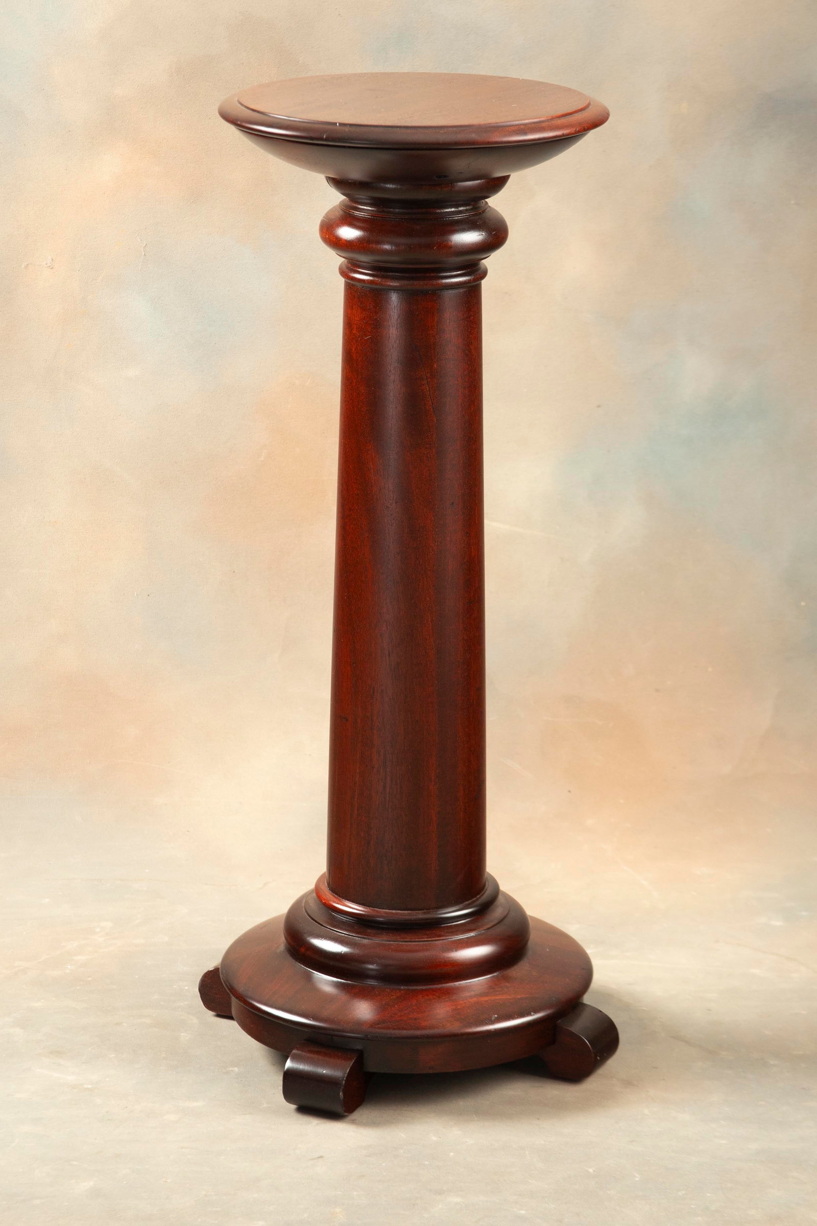 Beautiful antique solid mahogany Pedestal, circa 1900-1910, in excellent finish and condition.: Beautiful antique solid mahogany Pedestal, circa 1900-1910, in excellent finish and condition. Measures 36" T x 14" diameter top. Mounted on footed base.