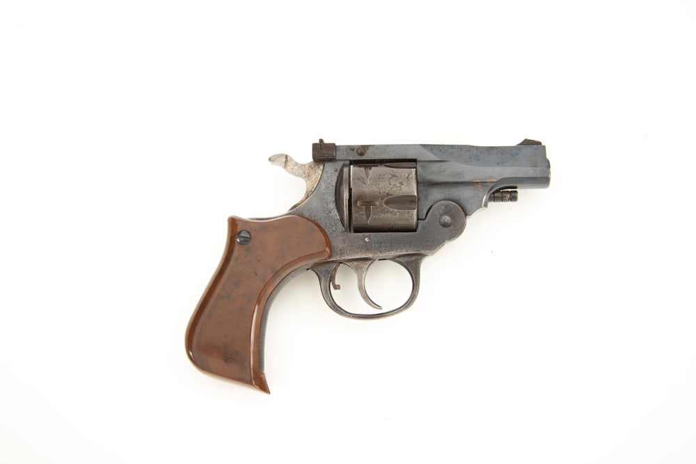 H&R INC. Model 925 Double Action Revolver, .38 S&W caliber, SN AD15709. blue finish, 2 1/2" barrel.: H&R INC. Model 925 Double Action Revolver, .38 S&W caliber, SN AD15709. blue finish, 2 1/2" barrel. One-piece plastic grips. Overall good condition, mechanically sound. Shows minor finish loss. (MODER