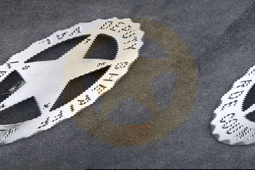 Beautiful Circle Cutout 5point Star Badge With Scalloped Edge Marked