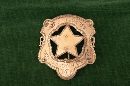 Unusual vintage "14 Kt." gold marked Presentation Shield Badge with 5-point star center, marked